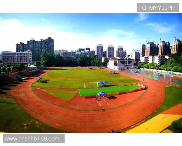 糯东学校精彩直播足球比赛学生们激情四溢展现青春风采